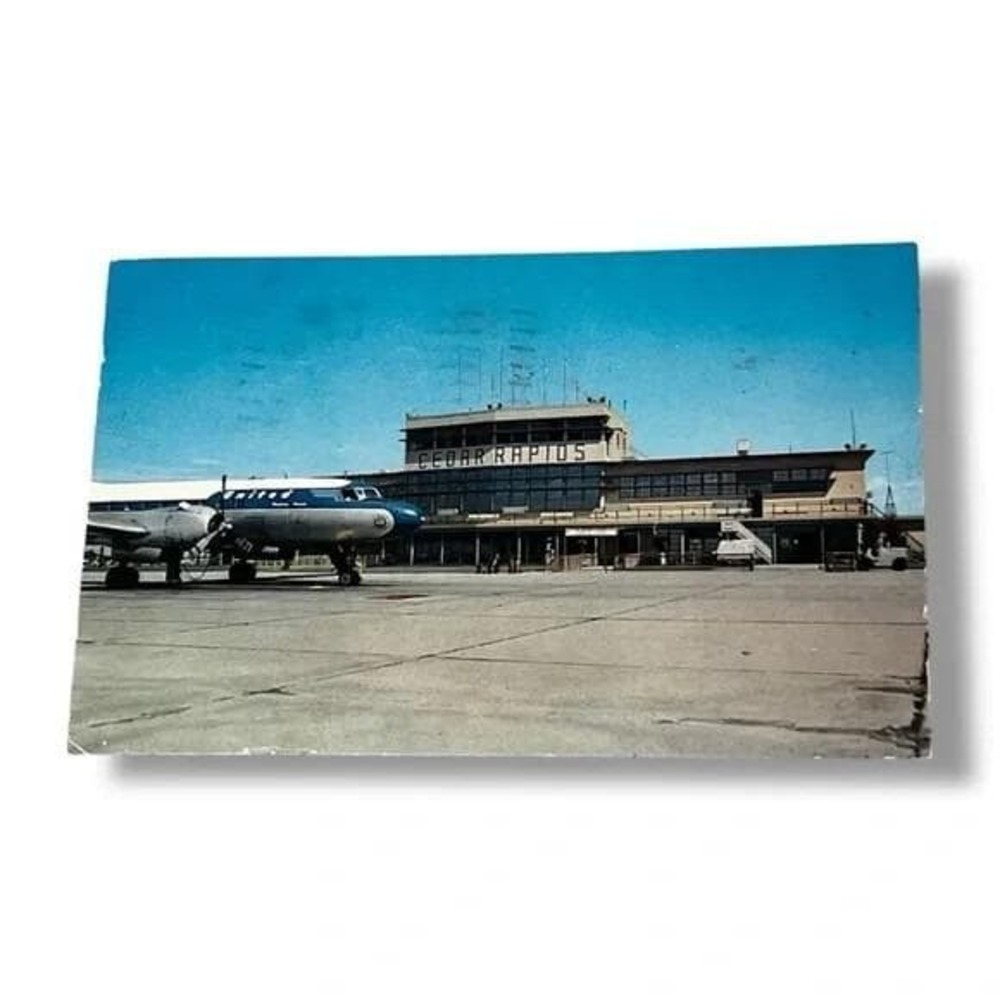 Postcard Cedar Rapids Municipal Airport Cedar Rapids Iowa c1961 Chrome A54